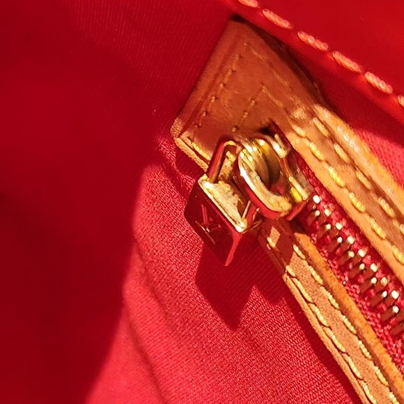 Louis Vuitton Reade Red Vernis PM Mini Tote with Dust Bag! - Picture 6 of 16
